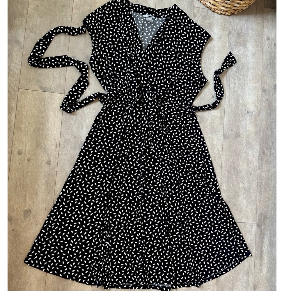 H&M Women’s Black and White Patterned Dress With Tie Waist Belt Stretchy Elegant - Picture 4 of 15